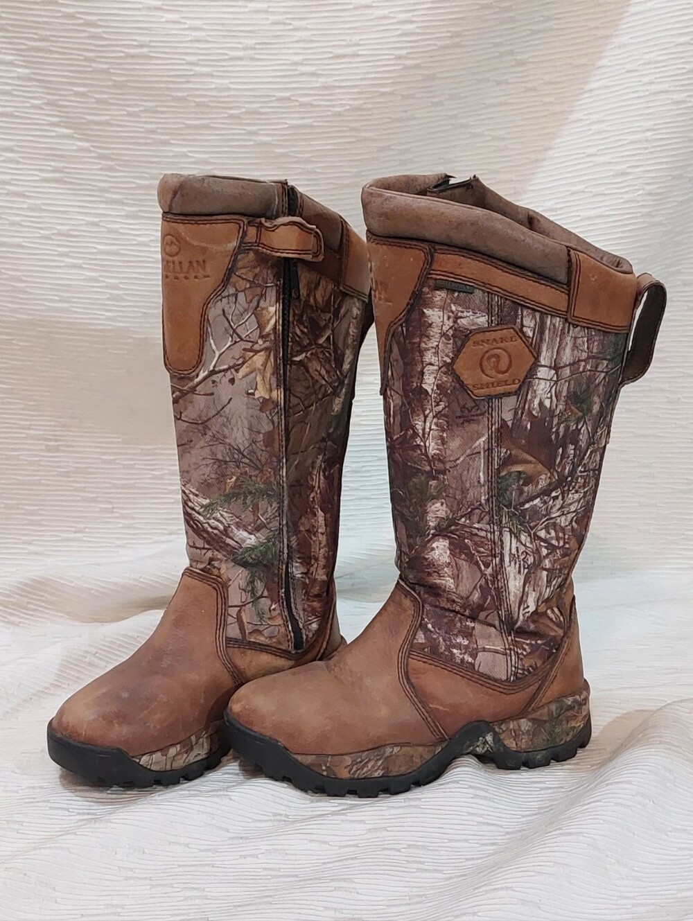 Magellan Outdoors Brown Realtree Camo Tall Waterproof  Snake Sheild Boots Size 8